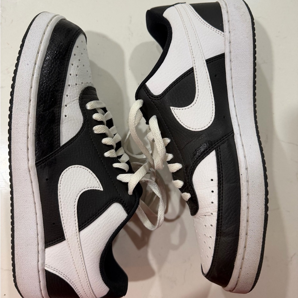 Nike Men’s Black/White Low-Top Sneakers